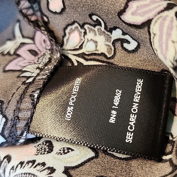 Torrid - Harper Georgette V-Neck Ruched Sleeve Blouse, Fortune Paisley Charcoal﻿ - Picture 8 of 13